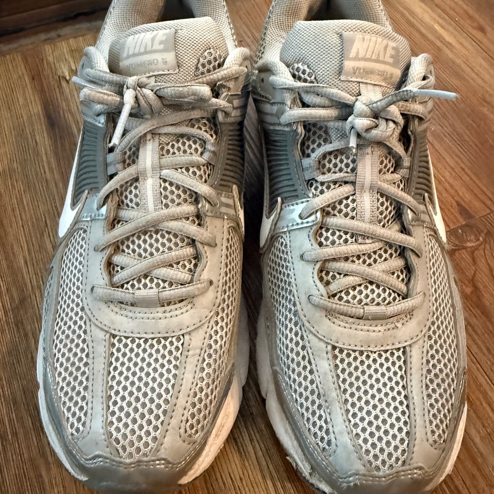 Nike Light Gray Mesh Sneakers vomero 5 sneakers